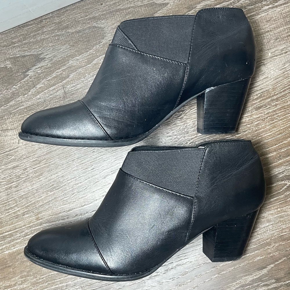 Vionic Orthoheel Black Leather Elastic Strap Ankle Boot Size 7